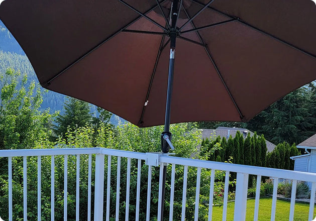 Mounts Strong enough to hold big umbrellas